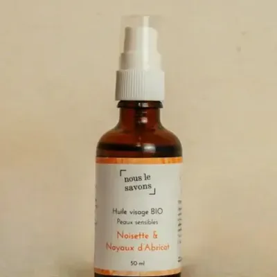 Cosmétiques - Huile visage à l'huile de noisette et de noyaux d'abricot - NOUS LE SAVONS