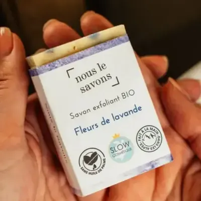 Cosmétiques - Savon bio exfoliant - Fleurs de lavande - NOUS LE SAVONS