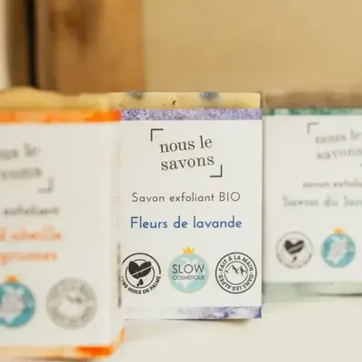 Cosmétiques - Savon bio exfoliant - Fleurs de lavande - NOUS LE SAVONS