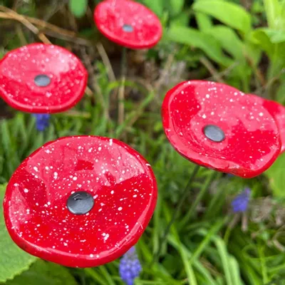 Floral decoration - Small Glass Flower For Outside In Red-White - CARNEOL GLASS