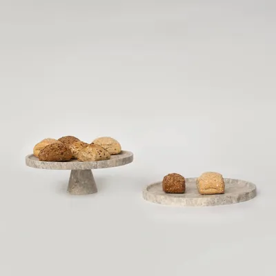 Plats et saladiers - SILVER TRAVERTINE CAKE STAND - KIWANO CONCEPT