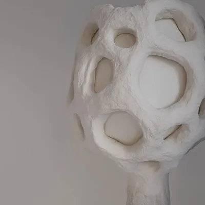 Lampadaires - Lampadaire sculptural Buton — Base en biocomposite et abat-jour en lin - PLETOSTUDIO