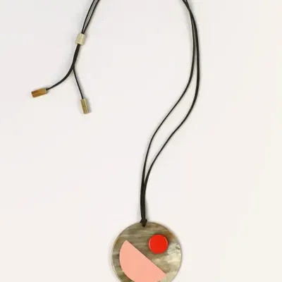 Bijoux - Pendentif en corne et laque bicolore - L INDOCHINEUR X RIVÊT