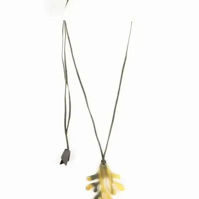 Jewelry - Coral pendant in blond horn - L INDOCHINEUR X RIVÊT