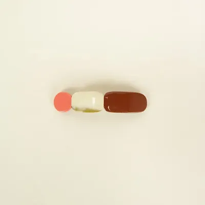 Barrettes - Barrette Totem en corne blonde et laque Bordeaux - L INDOCHINEUR X RIVÊT