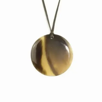 Jewelry - Single disc medallion in blond horn - L INDOCHINEUR X RIVÊT