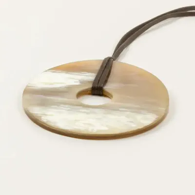 Bijoux - Pendentif grand anneau plat en corne noire marbrée - L INDOCHINEUR X RIVÊT