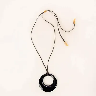 Jewelry - Small irregular ring pendant in marbled black horn - L INDOCHINEUR X RIVÊT