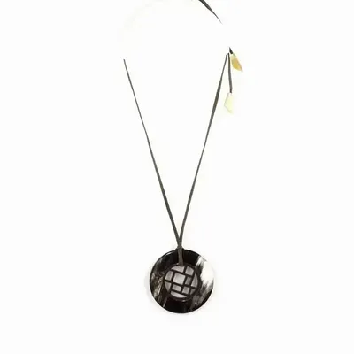 Bijoux - Pendentif damier cerclé en corne blonde - L INDOCHINEUR X RIVÊT