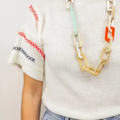 Bijoux - Sautoir Tige anneaux rectangulaires en corne blonde et noire - L INDOCHINEUR X RIVÊT