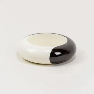 Bracelets - Black outside and white inside round lacquered wood bracelet in Size M - L INDOCHINEUR X RIVÊT