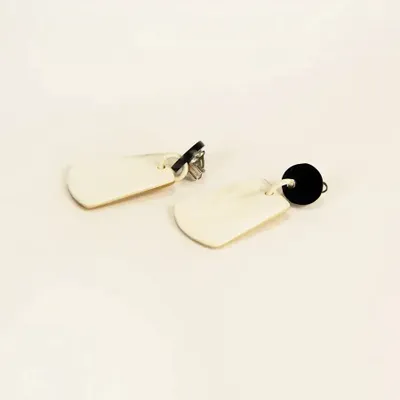 Bijoux - Boucles d'oreilles battoirs en corne blonde et noire - L INDOCHINEUR X RIVÊT