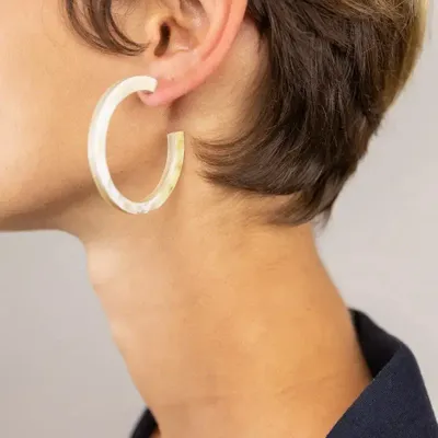 Bijoux - Boucle d'oreille petits anneaux ronds bords droits en corne blonde Africaine - L INDOCHINEUR X RIVÊT