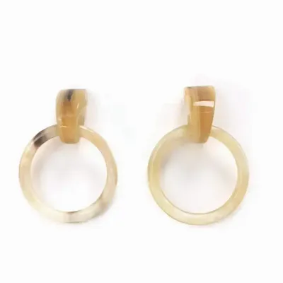 Bijoux - Boucles d'oreilles virgule avec anneau en corne blanche - L INDOCHINEUR X RIVÊT