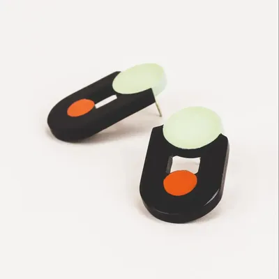 Bijoux - Boucles d'oreilles Minotaure en corne noire et laque orange et verte - L INDOCHINEUR X RIVÊT