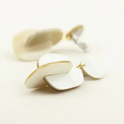 Bijoux - Boucles d'oreilles à clips mi-bois en corne blonde - L INDOCHINEUR X RIVÊT