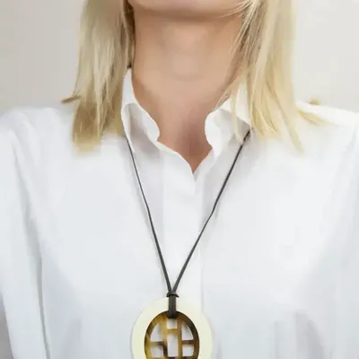 Jewelry - Checkered pendant oval with off-white lacquer - L INDOCHINEUR X RIVÊT