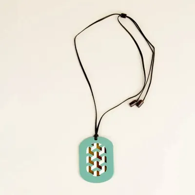 Bijoux - Pendentif oval aux motifs Tresse avec laque orange et indigo - L INDOCHINEUR X RIVÊT