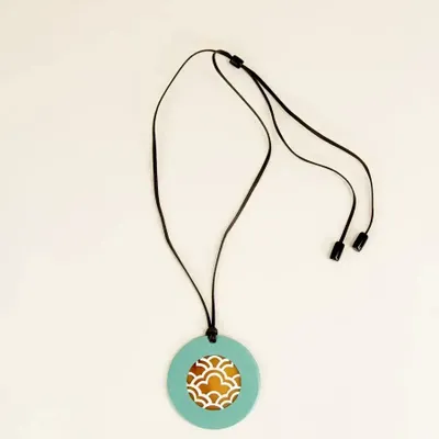 Bijoux - Pendentif rond aux motifs Vague avec laque orange - L INDOCHINEUR X RIVÊT
