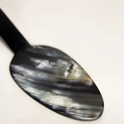 Kitchen utensils - African black horn with yellow laquer tarte server - L INDOCHINEUR X RIVÊT