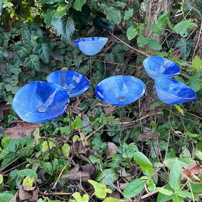 Floral decoration - Medium Glass Calla Flower For Outside In White-D.Blue - CARNEOL GLASS