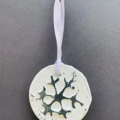 Christmas garlands and baubles - Large rustic Christmas hanger with snowflake - CARNEOL GLASS