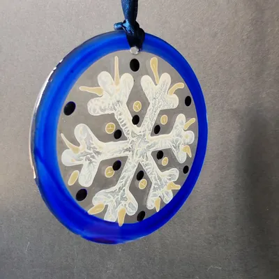 Other Christmas decorations - Blue hand-painted snowflake-shaped glass ornament - CARNEOL GLASS