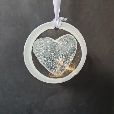 Autres décorations de Noël - Décoration en verre blanche en forme de cœur peinte à la main - CARNEOL GLASS