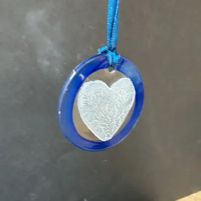 Autres décorations de Noël - Ornement en verre bleu en forme de cœur peint à la main - CARNEOL GLASS