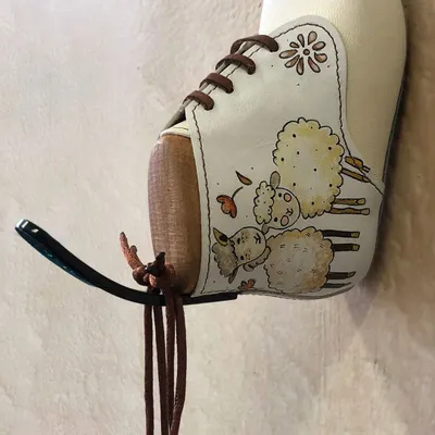 Chambres d'enfants - Cintres créatifs faits à la main, peinture  bottes de bébé - GILDE SCARTI E MESTIERI