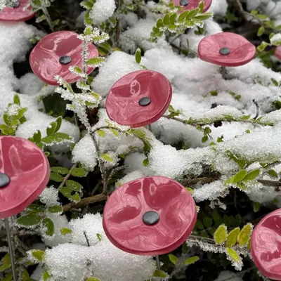 Floral decoration - Round small glass flower for outdoor use in pink colour with 43 cm stainless steel stem - CARNEOL GLASS