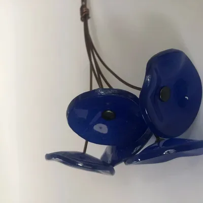 Décorations florales - Petite fleur en verre pour l'extérieur en bleu foncé sur tige flexible - CARNEOL GLASS