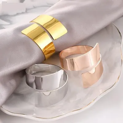 Christmas table settings - Napkin ring - Flat and round - Silver or gold - SOSTRAW & SMARTTHINGS