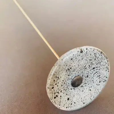 Floral decoration - Round small glass flower for outdoor use in grey, black colour with 43 cm stainless steel stem - CARNEOL GLASS