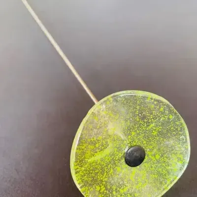 Floral decoration - Round small glass flower for outdoor use in transparent, applegreen colour with 43 cm stainless steel stem - CARNEOL GLASS