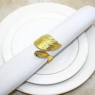 Christmas table settings - Napkin ring - Large Leaf - Silver or Gold - SOSTRAW & SMARTTHINGS