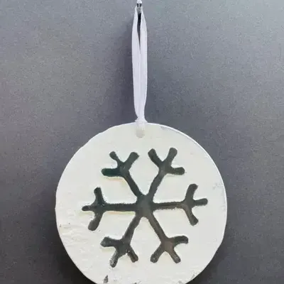 Guirlandes et boules de Noël - Grand cintre de Noël rustique avec flocon de neige - CARNEOL GLASS