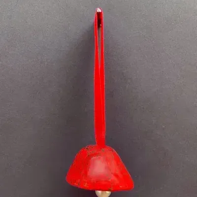 Autres décorations de Noël - Petite cloche en verre rouge transparent sur un élégant porte-ruban - CARNEOL GLASS