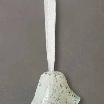 Other Christmas decorations - Large size glass bell on elegant ribbon hanger in white-silver colour - CARNEOL GLASS