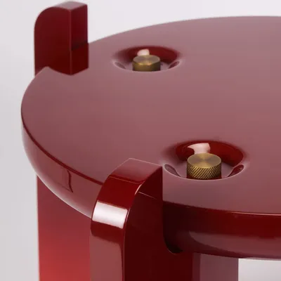 Autres tables  - Table d'appoint Ipanema en bois laqué rouge et détails en laiton - DUISTT