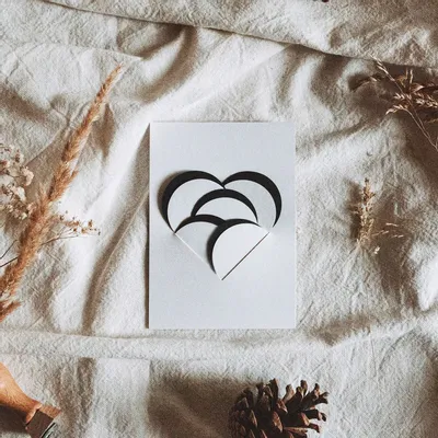 Hotel bedrooms - HEART OISO® fun object card - White - OISO