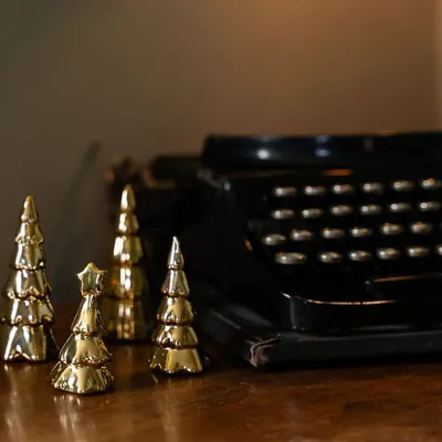 Christmas table settings - Ceramic Gold Christmas Tree with Star - WE LOVE SEASONS