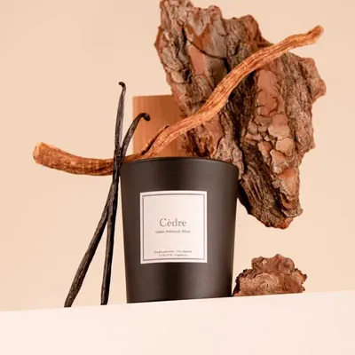 Candles - Cedar scented candle black glass - 6,40oz 100% vegetable wax - TANDEM FRAGRANCES