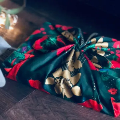 Gifts - Reusable Gift Wrap Satin Luxe – Deer with its Reflection - CARÉDEAU PAPIER CADEAU RÉUTILISABLE