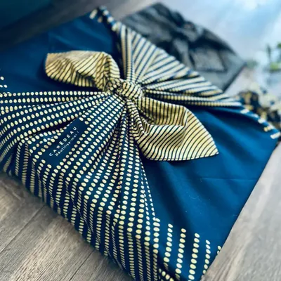 Gifts - Reusable Gift Wrap – Golden Hen Blue - CARÉDEAU PAPIER CADEAU RÉUTILISABLE