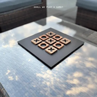 Cadeaux - Plateau de jeu Tic Tac Toe - Bois d'Ovangkol et d'acajou africain - SHALL WE PLAY A GAME?