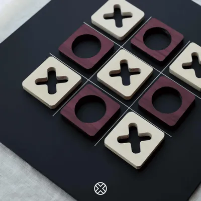 Objets design - Plateau de jeu Tic Tac Toe - Bois d'amarante et d'érable - SHALL WE PLAY A GAME?