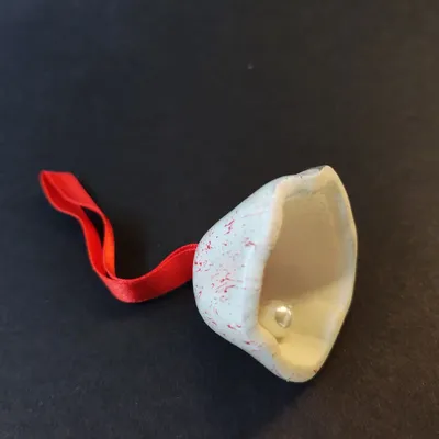 Other Christmas decorations - Glass bell in white-red color on elegant ribbon hanger - CARNEOL GLASS