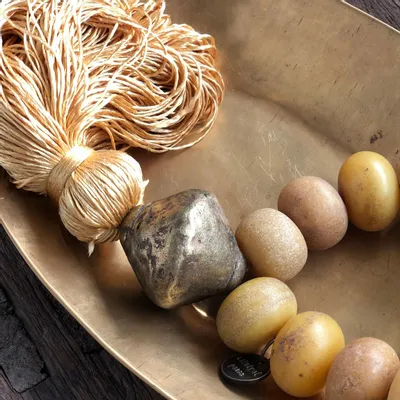 Objets de décoration - Prayer Bead Sculpture of amber and silk - STUDIO JULIA ATLAS