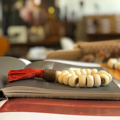Objets de décoration - Prayer Bead Sculpture in cow bone - STUDIO JULIA ATLAS
